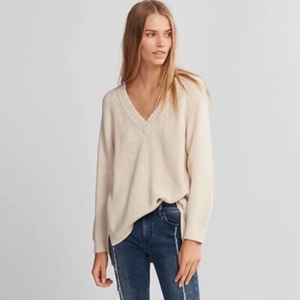Express Oversized Boyfriend V Neck Sweater Cream XXS - Picture 4 of 9
